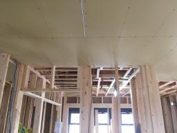 天井のボード貼りです