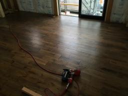 床材はアンティークオークです