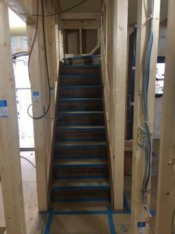 階段が掛かりました